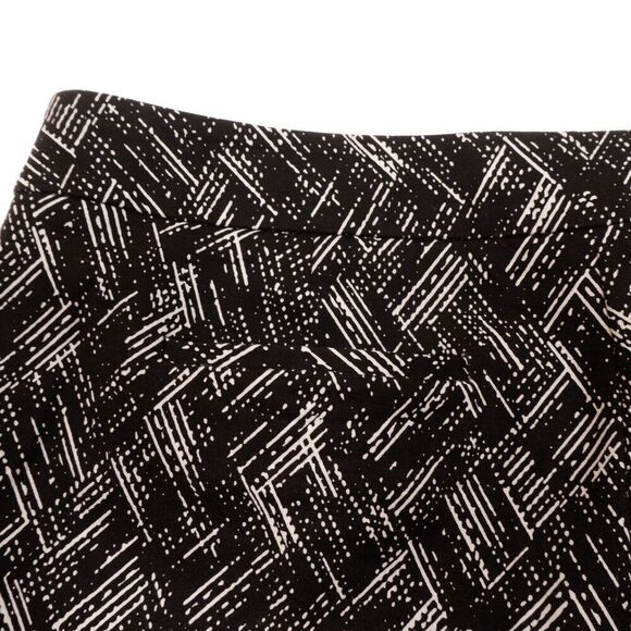 Apt 9 Chino Shorts Size 12 Womens Black White Print Cuffed Stretch W33 Inseam 5 - Picture 5 of 11